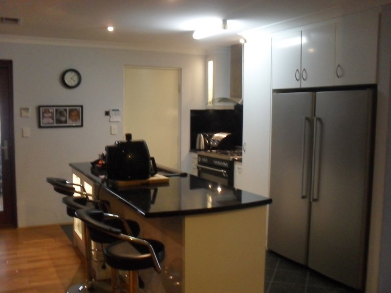 1 Madeline Close, Huntingdale WA 6110