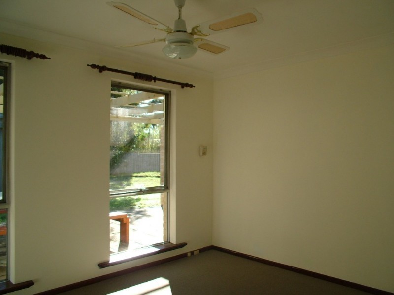 8 Thursley Way, Gosnells WA 6110