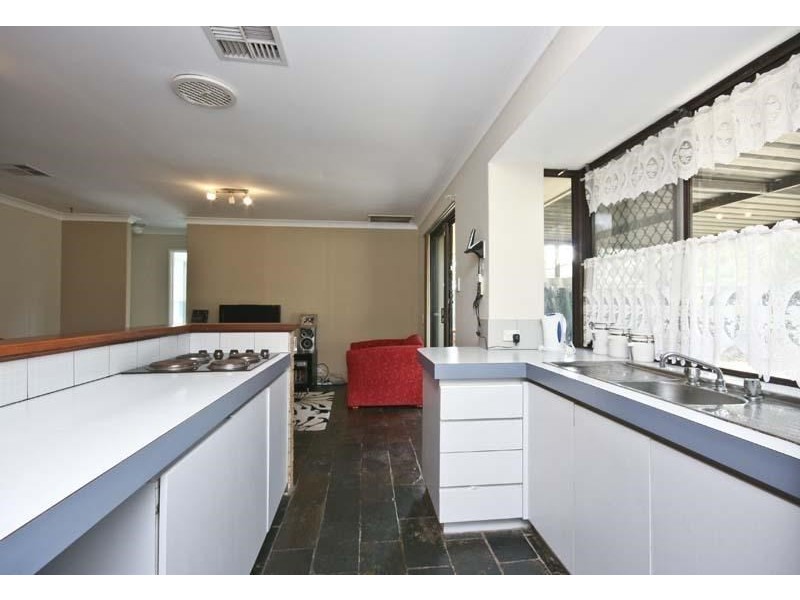 21 Aldworth Crescent, Gosnells WA 6110