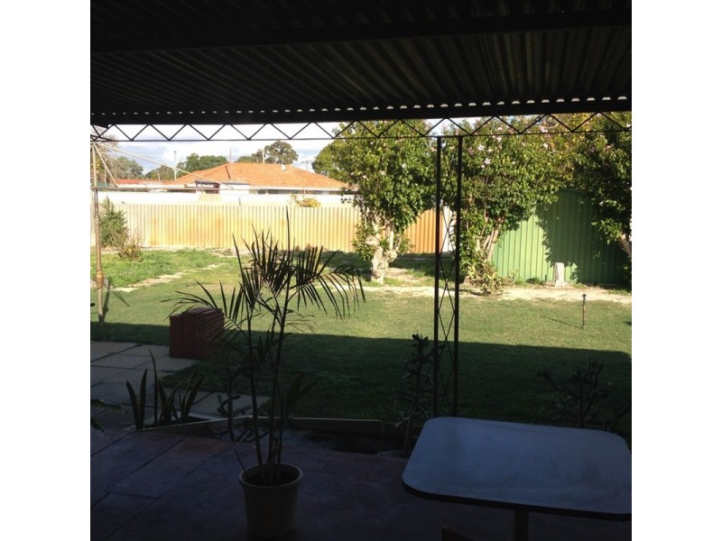 48 Spring Road, Thornlie WA 6108