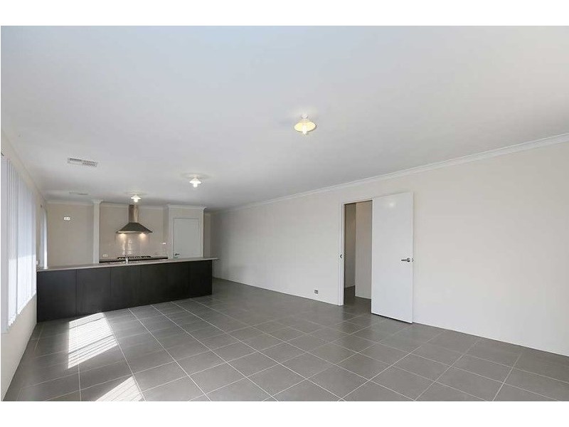 15 Casitas Street, Champion Lakes WA 6111