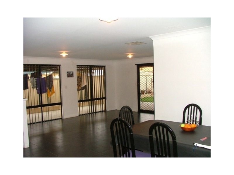 15 Edinbugh Road, Seville Grove WA 6112