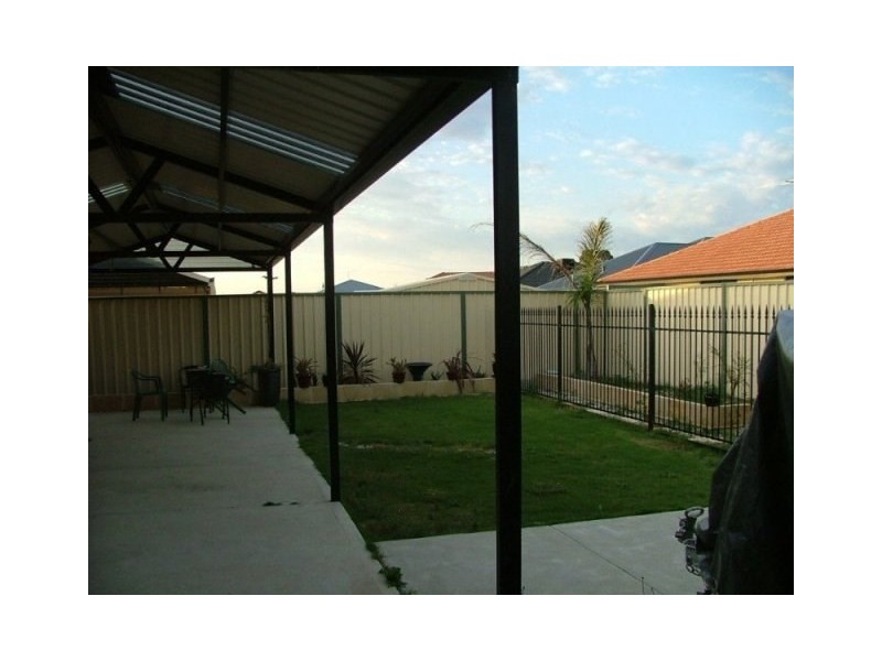 15 Edinbugh Road, Seville Grove WA 6112