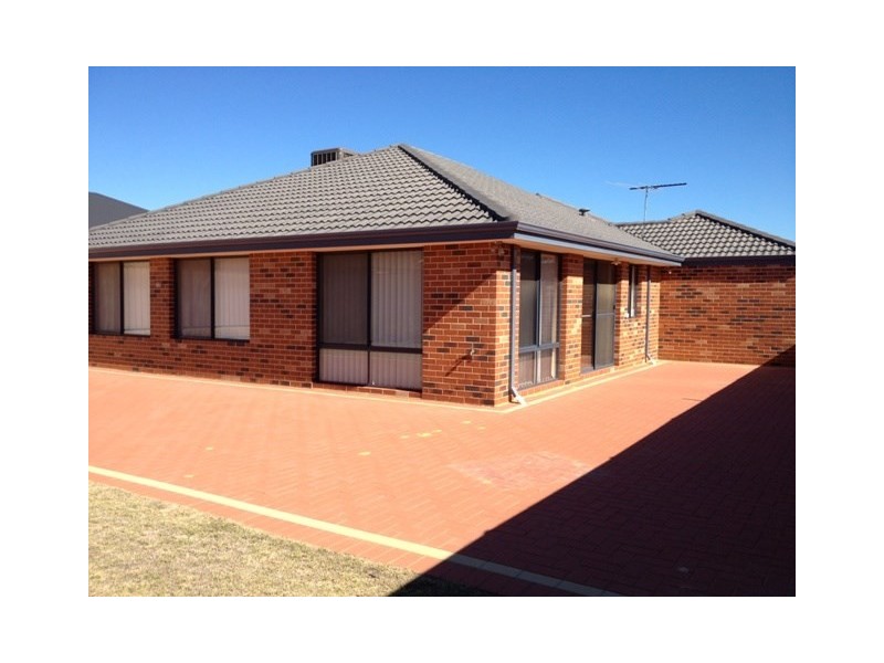 11 Kinnear Trail, Byford WA 6122