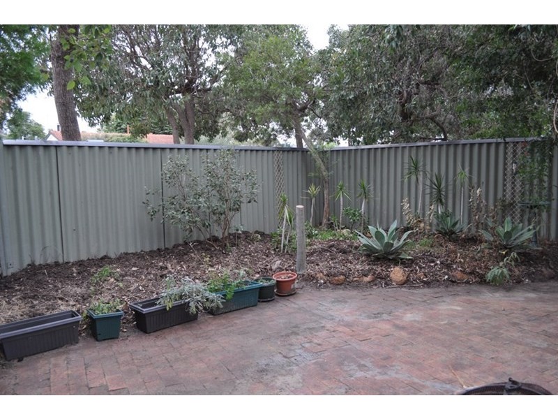 2 Cedar Way, Maddington WA 6109