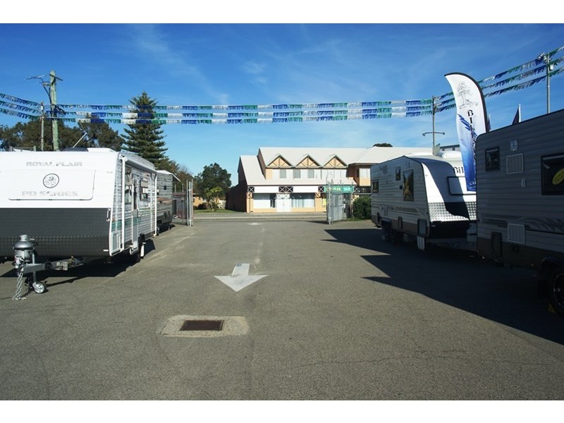 1922 ALBANY Highway, Maddington WA 6109