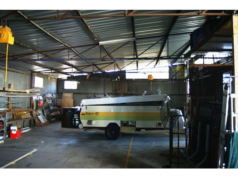 1922 ALBANY Highway, Maddington WA 6109