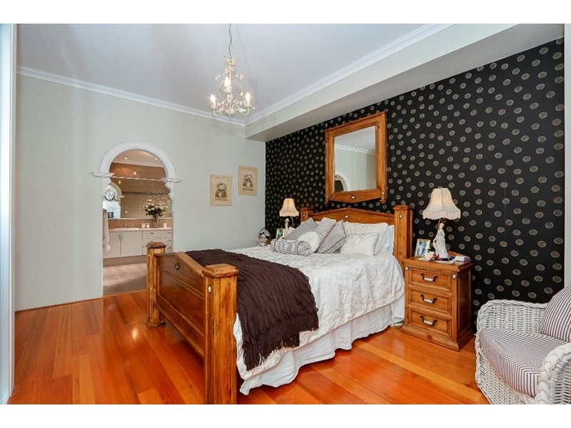 4 Strathmore Lane, Thornlie WA 6108