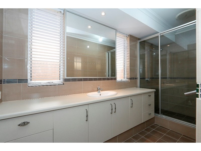 4 Strathmore Lane, Thornlie WA 6108