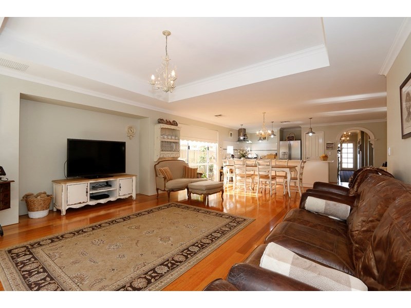4 Strathmore Lane, Thornlie WA 6108