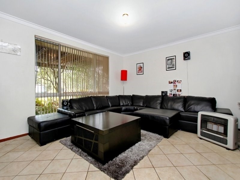 13 Barcombe Way, Gosnells WA 6110