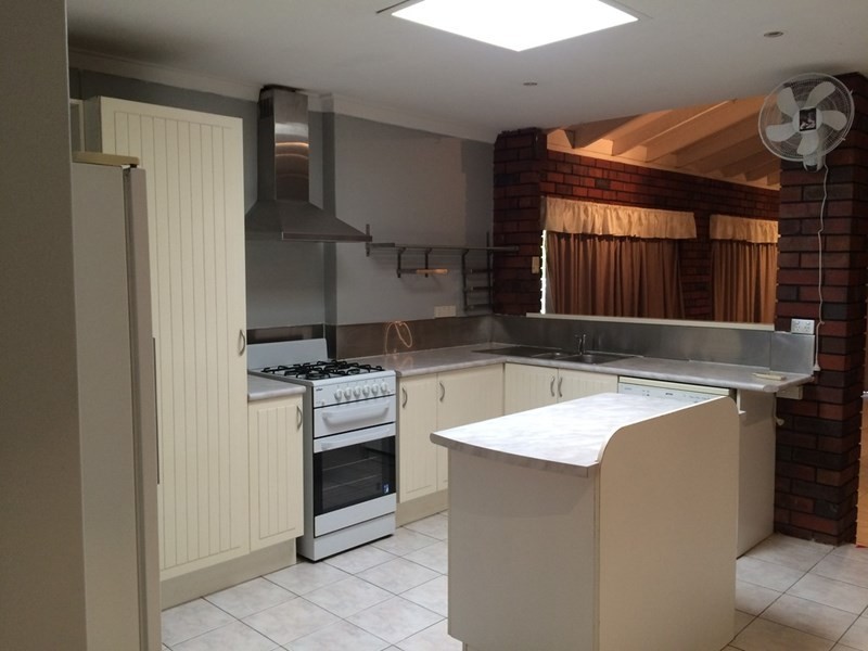 16 Teak Way, Maddington WA 6109