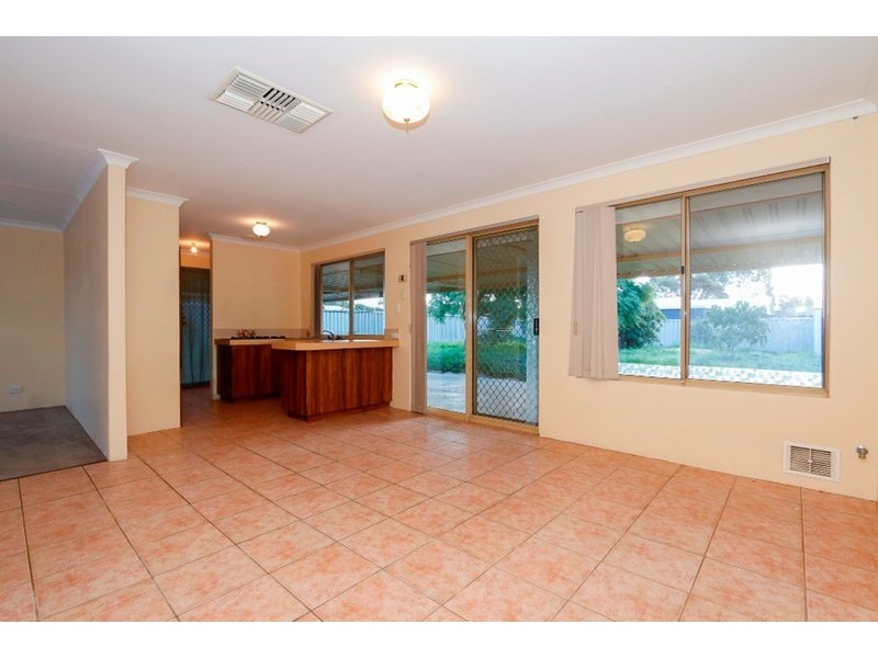 25 Sayer Crescent, Gosnells WA 6110