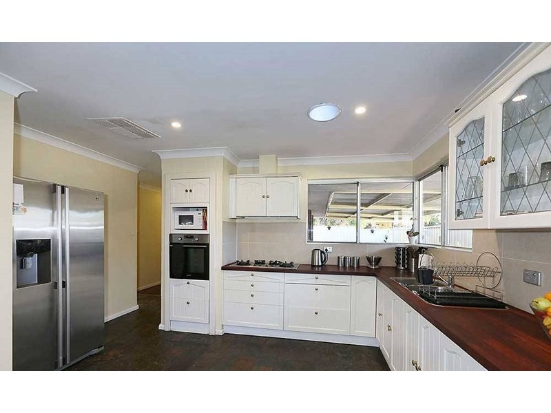 10 Coral Street, Martin WA 6110