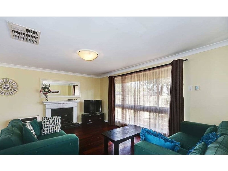 10 Coral Street, Martin WA 6110