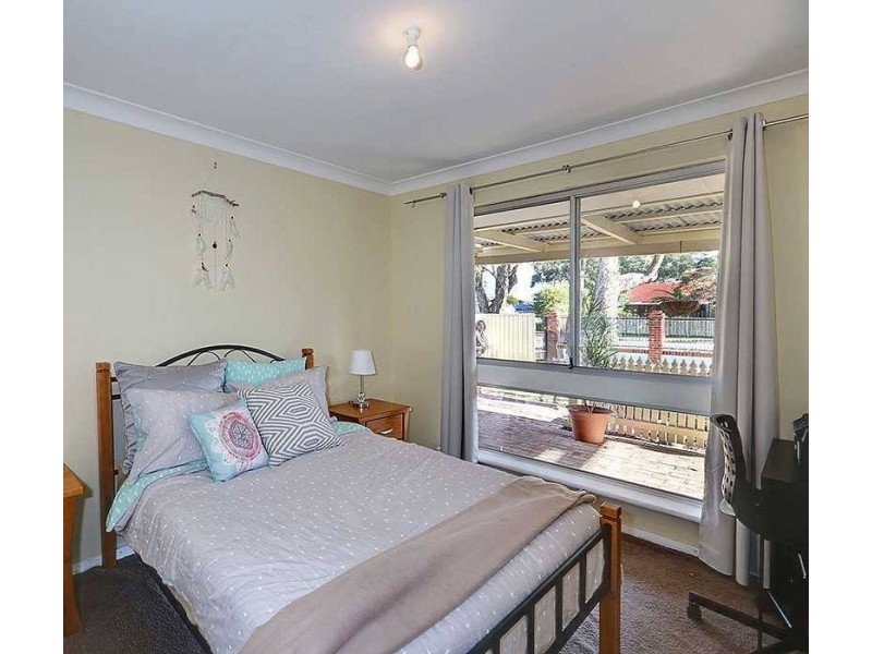 10 Coral Street, Martin WA 6110