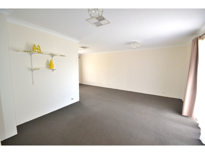 45 Ravenscroft Way, Kelmscott WA 6111