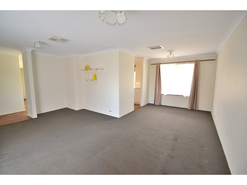 45 Ravenscroft Way, Kelmscott WA 6111