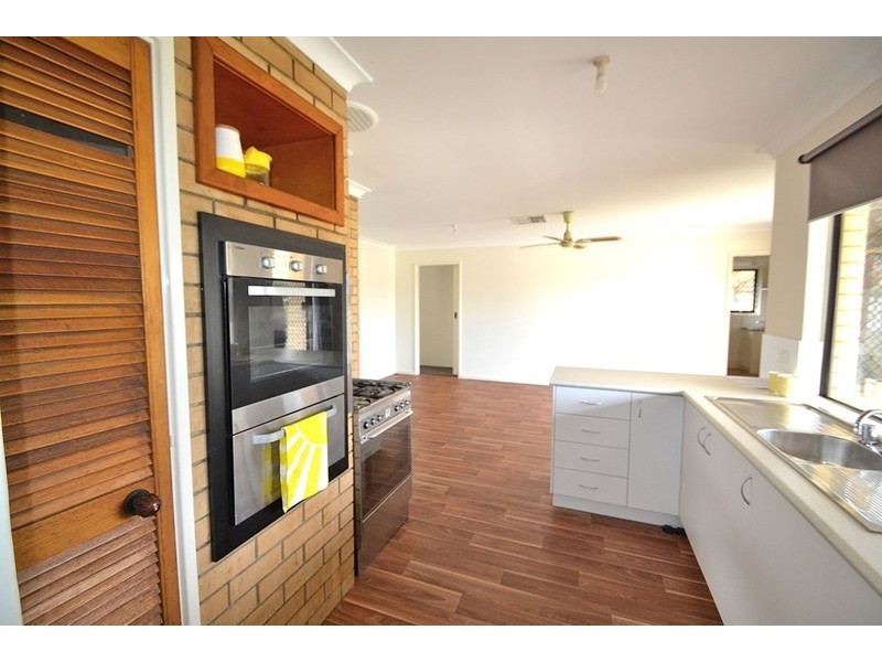 45 Ravenscroft Way, Kelmscott WA 6111