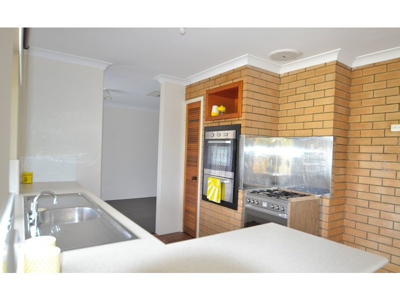 45 Ravenscroft Way, Kelmscott WA 6111