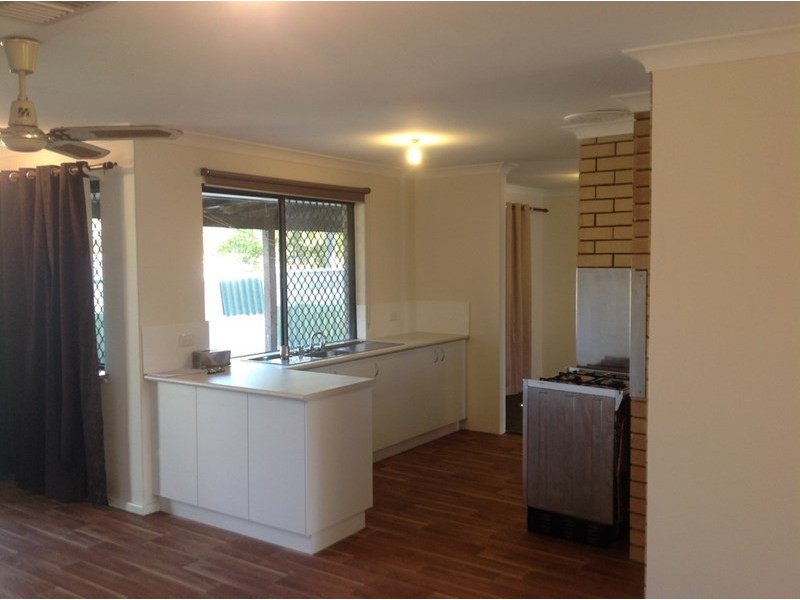 45 Ravenscroft Way, Kelmscott WA 6111