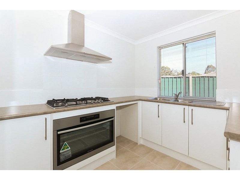 2/10 Engle Close, Maddington WA 6109