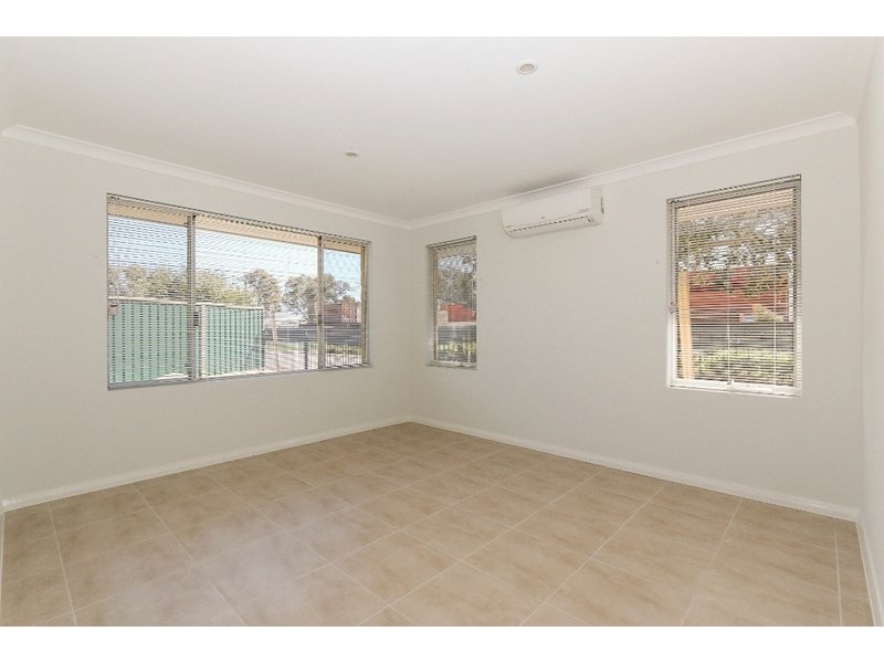 2/10 Engle Close, Maddington WA 6109