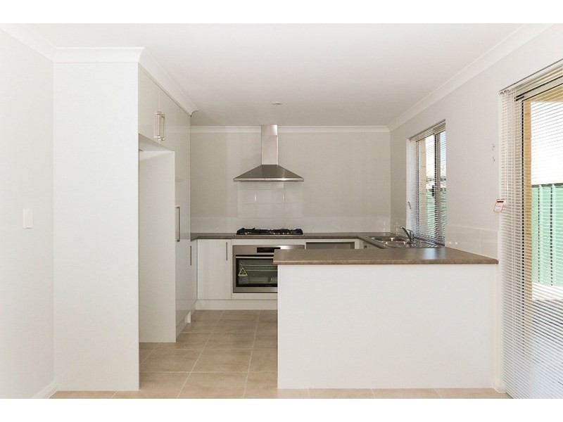 2/10 Engle Close, Maddington WA 6109