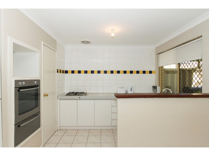 1/1 Chesterton Drive, Thornlie WA 6108