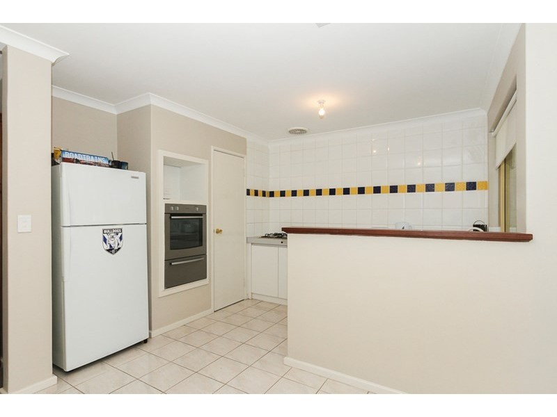 1/1 Chesterton Drive, Thornlie WA 6108