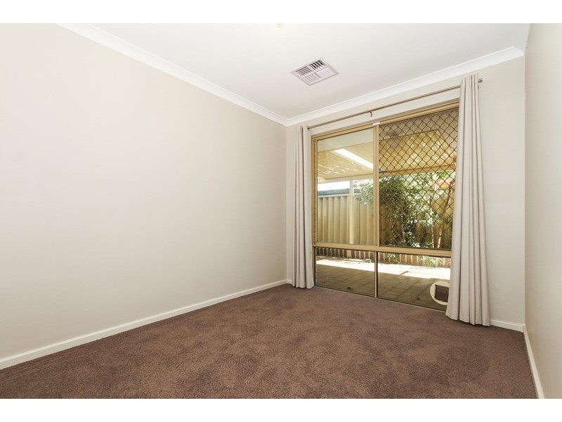 1/1 Chesterton Drive, Thornlie WA 6108