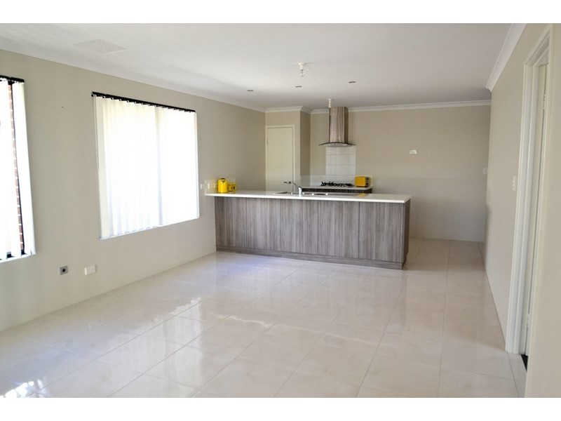 2/102 Westfield Road, Kelmscott WA 6111