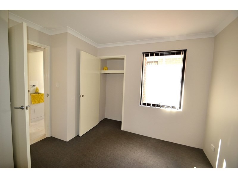 2/102 Westfield Road, Kelmscott WA 6111