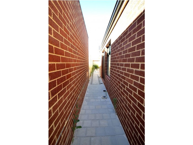 2/102 Westfield Road, Kelmscott WA 6111