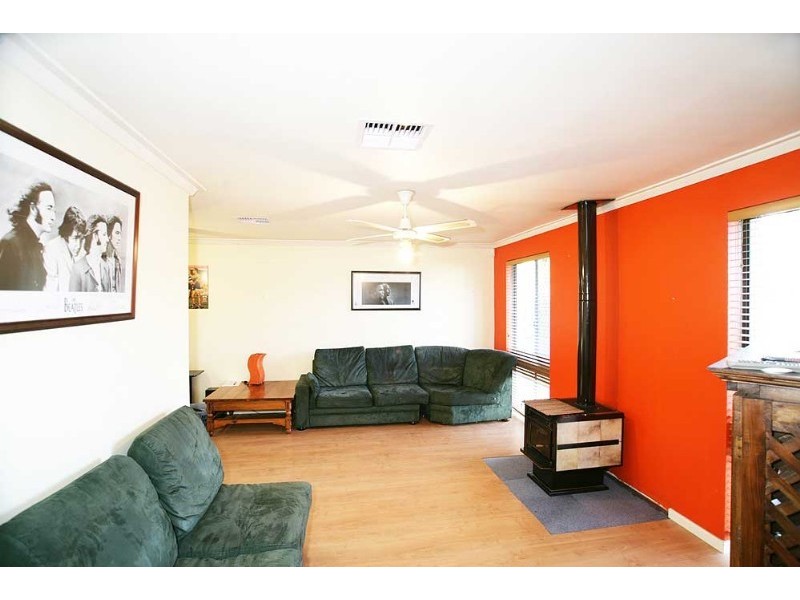 77 Hume Road, Thornlie WA 6108