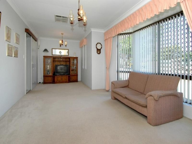 67 Murchison Way, Gosnells WA 6110