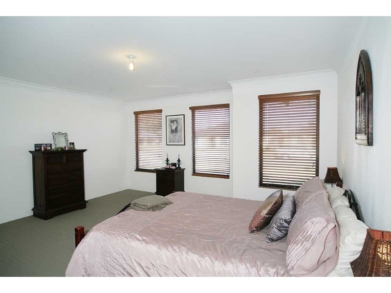 80 Sheffield Road, Wattle Grove WA 6107