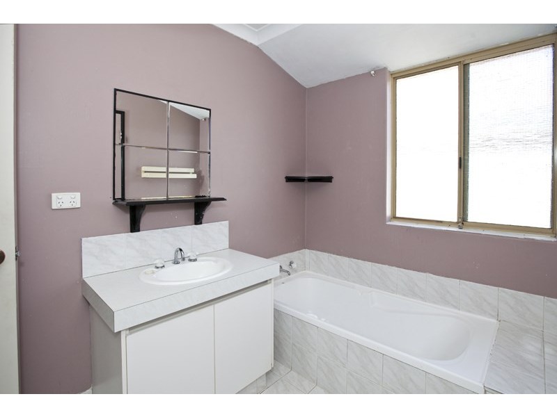 19 Banyo Court, Maddington WA 6109