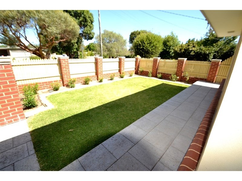 25 Cowan Street, Maddington WA 6109