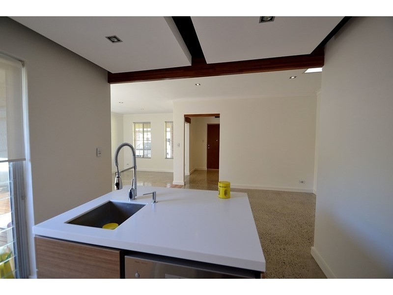 25 Cowan Street, Maddington WA 6109