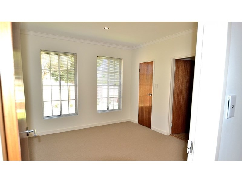 25 Cowan Street, Maddington WA 6109