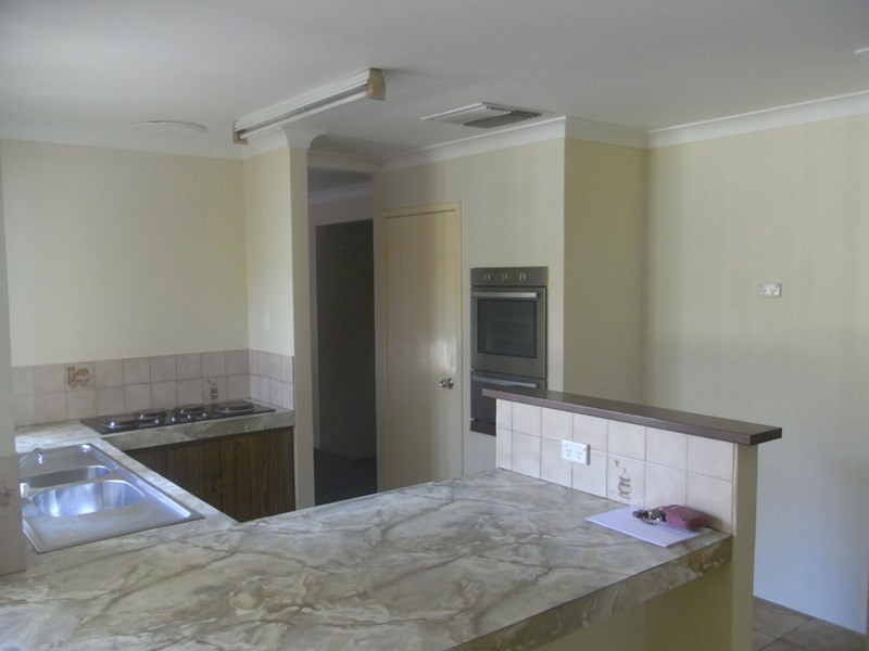 9 Seville Drive, Seville Grove WA 6112