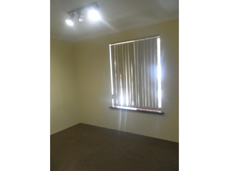 9 Seville Drive, Seville Grove WA 6112