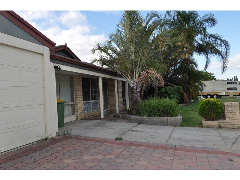 13 Emperor Close, Seville Grove WA 6112