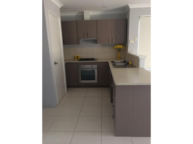 21/91 Lowanna Way, Armadale WA 6112