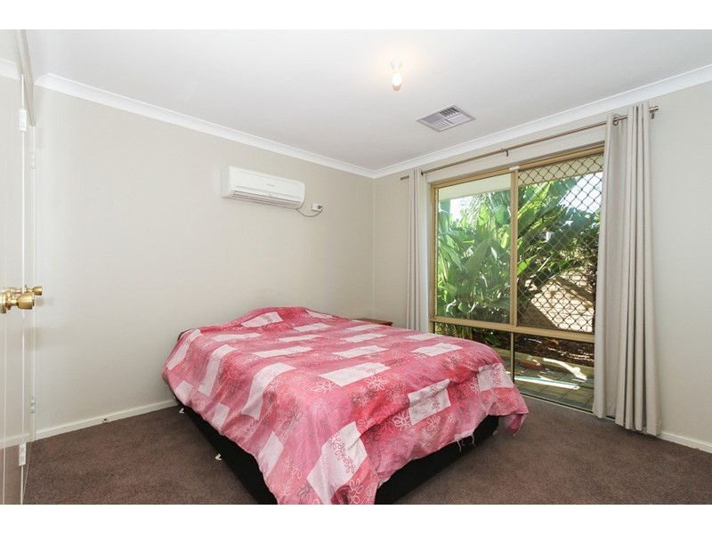 1/1 Chesterton Drive, Thornlie WA 6108