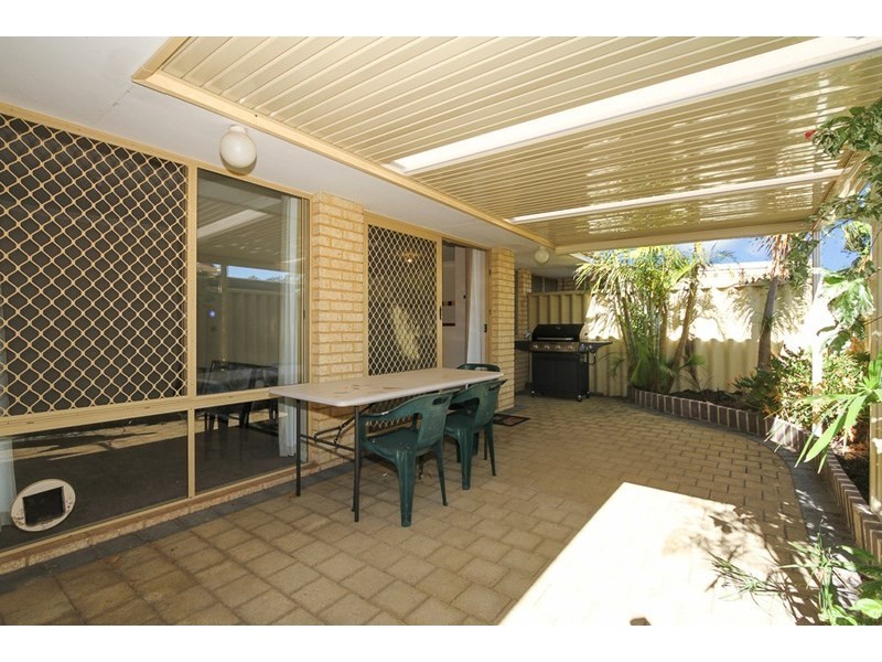 1/1 Chesterton Drive, Thornlie WA 6108