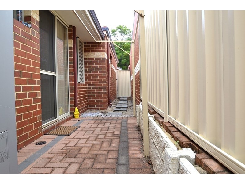 8/17 Bert Street, Gosnells WA 6110