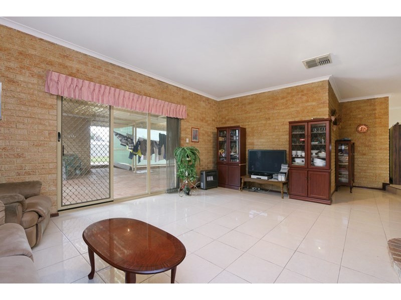 13 Newenden Street, Maddington WA 6109