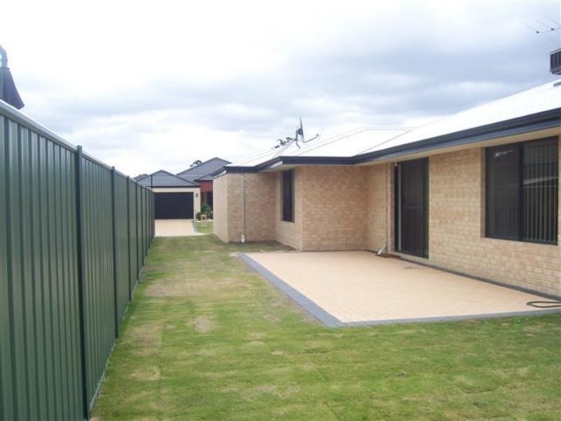 44 Excalibur Chase, Wattle Grove WA 6107